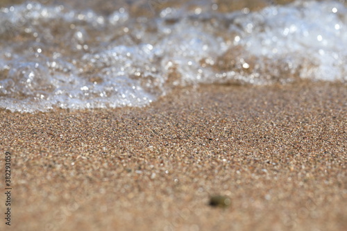 Wallpaper Mural 바닷가의 모래와 자갈이 보이는 아름다운 풍경 Torontodigital.ca