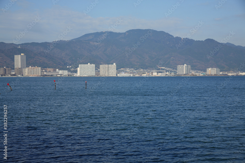 Fototapeta premium 琵琶湖と比叡山