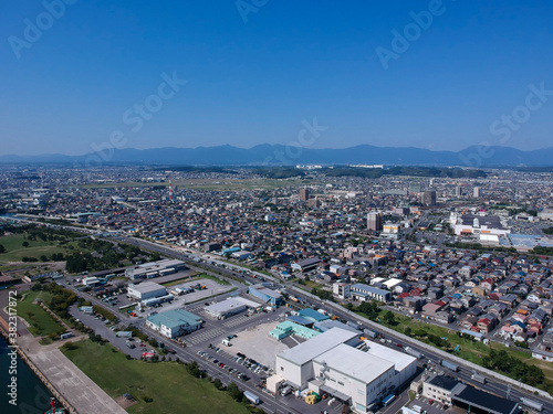 Fototapeta Naklejka Na Ścianę i Meble -  航空撮影した四日市の街風景