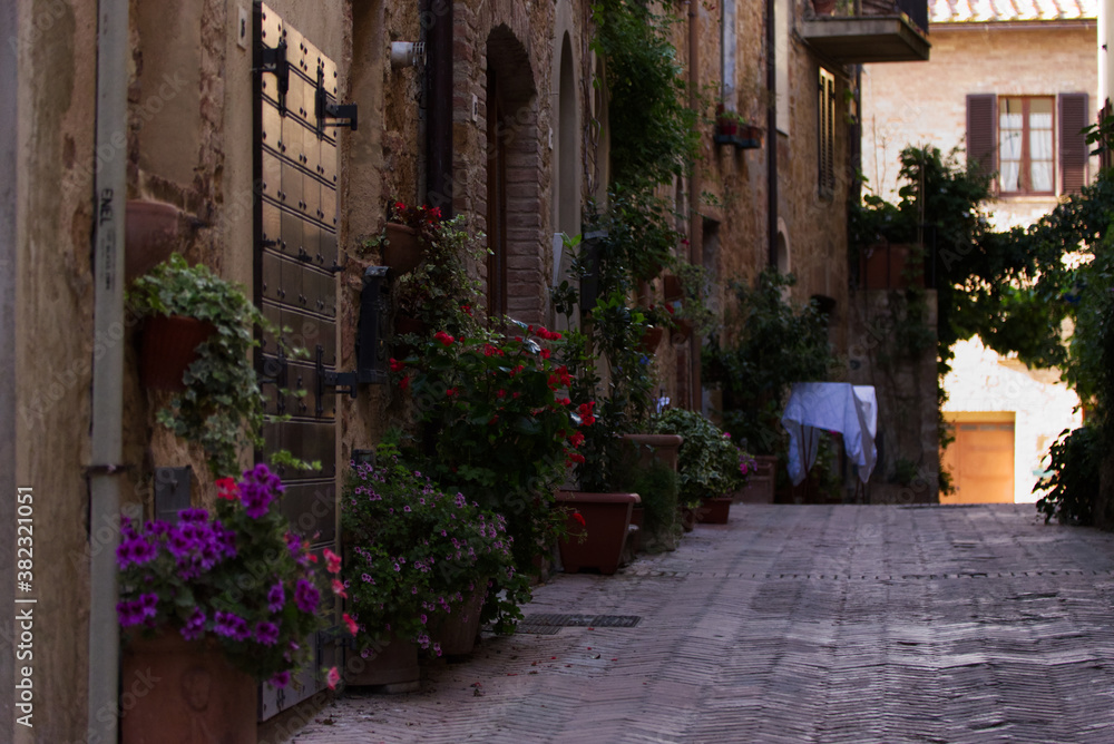 Alley in the city of Pienza