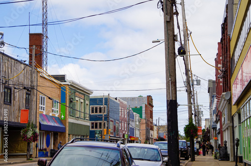 Canvas Print Picturesque street view with historic New England style houses or cottages, flow