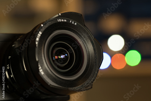 Billede på lærred DSLR mirrorless camera with wide-angle lens