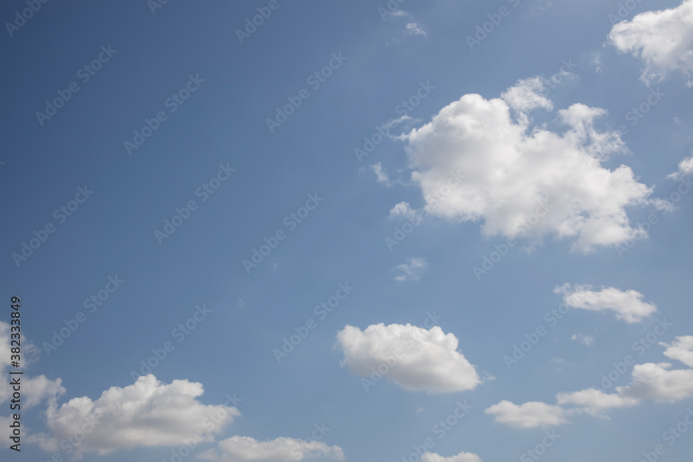 Obraz premium blue sky and white clouds background