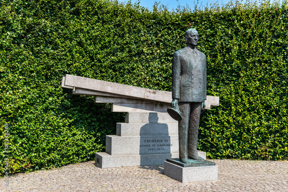 Obraz premium Statue of Frederik IX in Copenhagen, Denmark