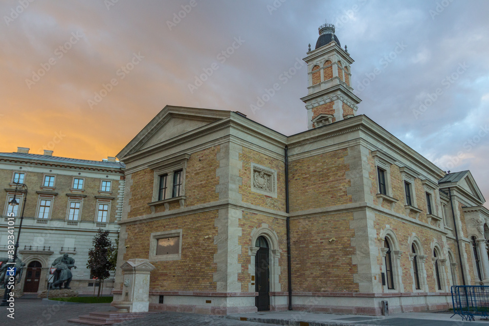 Obraz premium Beautiful historic house in Budapest before the storm. Hungary