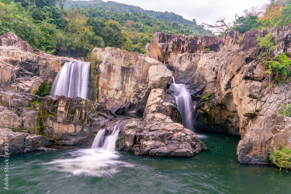 Naklejka premium The amazing view of stream of water of waterfall in Yanoda Rain Forest national park on Hainan in China