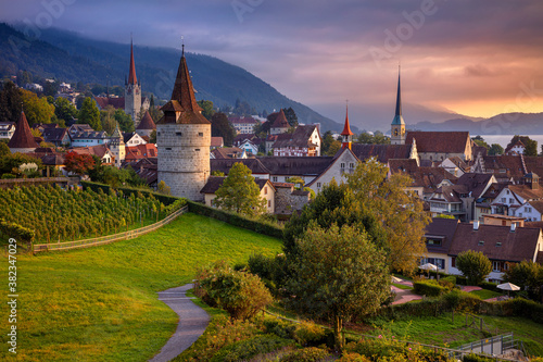 Obraz na płótnie Zug, Switzerland. Cityscape image of Zug at beautiful autumn sunset. w salonie