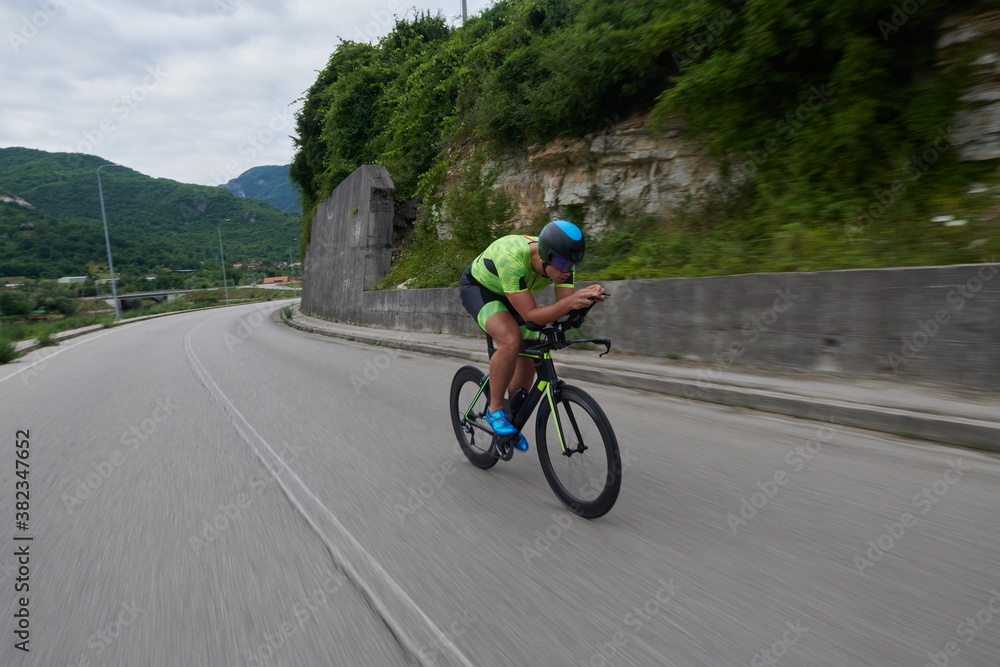 Obraz premium triathlon athlete riding a bike on morning training