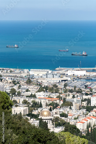 Haifa Bay area and the Bahai Temple Israel © Barbara