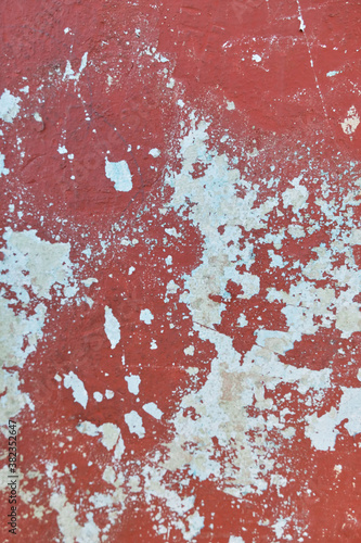Red wall with white spots © Musa