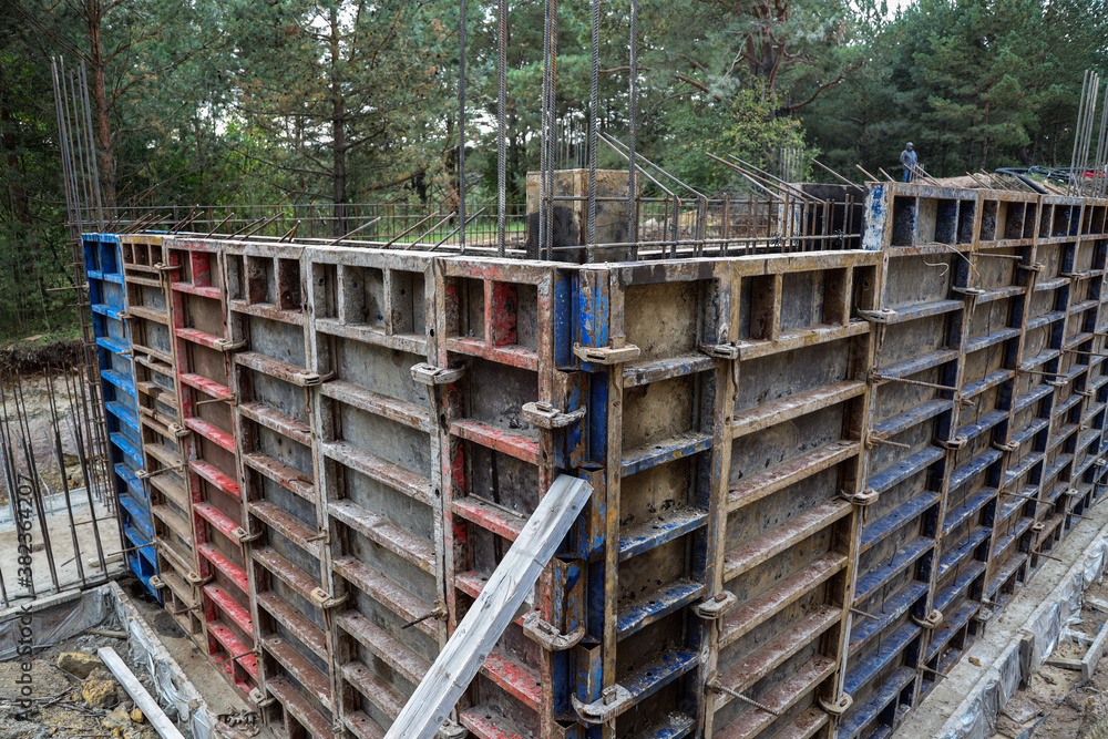 Wall formwork ready for concreting. Pool formwork.Construction formwork for concrete.Spring clips are a new formwork device for fastening concrete formwork.