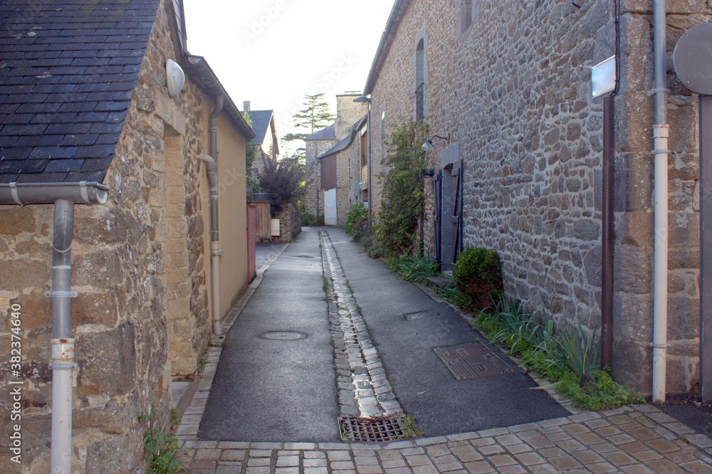 paysage de rue de maison en pierre en bretagne