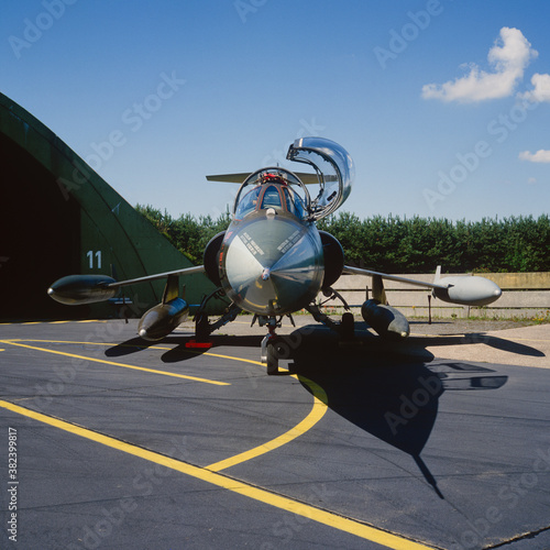 Fototapeta Hardly any other military aircraft has sparked more enthusiasm, but also more co