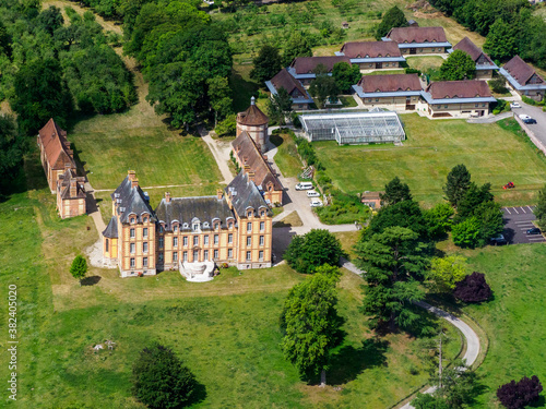 vue aérienne du château de Merval dans la Seine Maritime en France