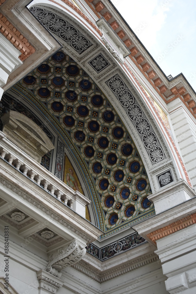 arch in budapest