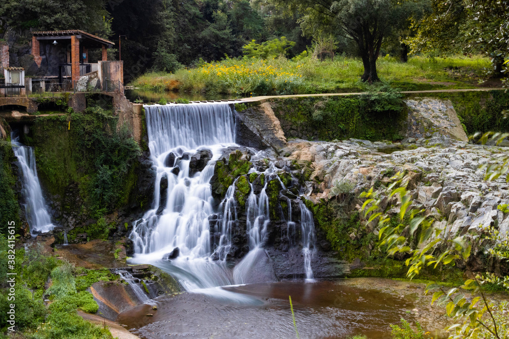 Obraz premium Salto de agua sedoso