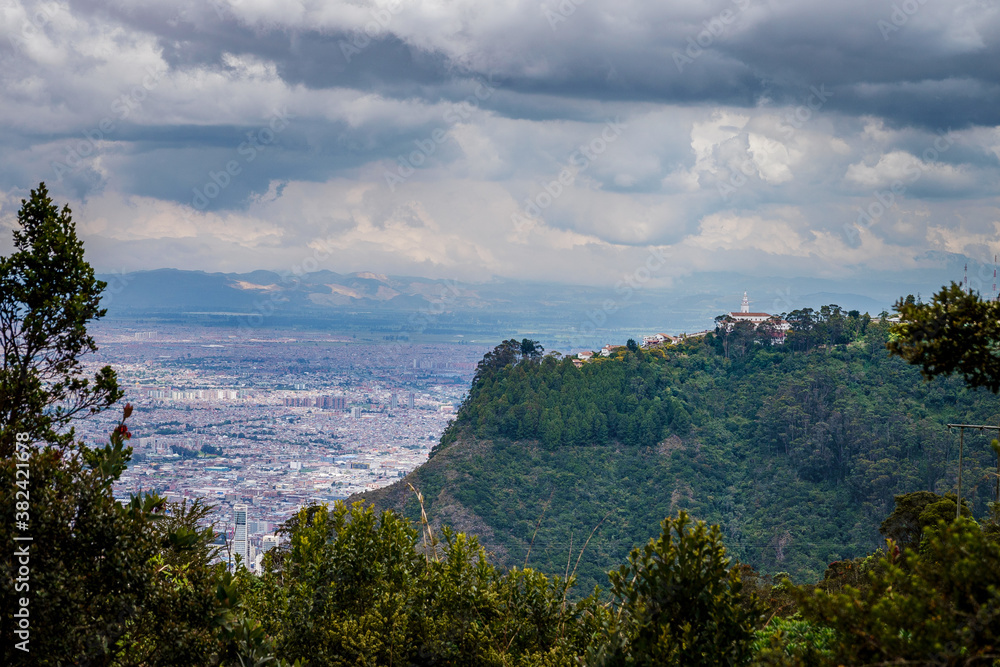 Cerro de Monserrate en la ciudad capital de Colombia Bogotá DC, en los cerros orientales de Bogotá