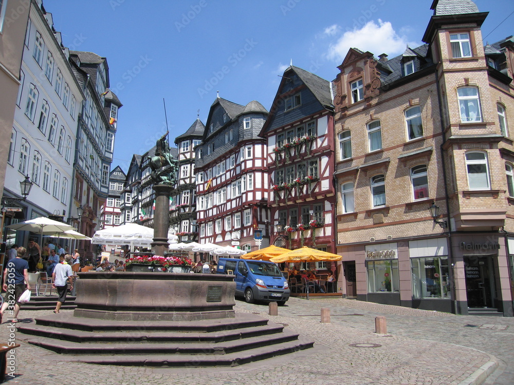 Marburg Marktplatz und Marktbrunnen