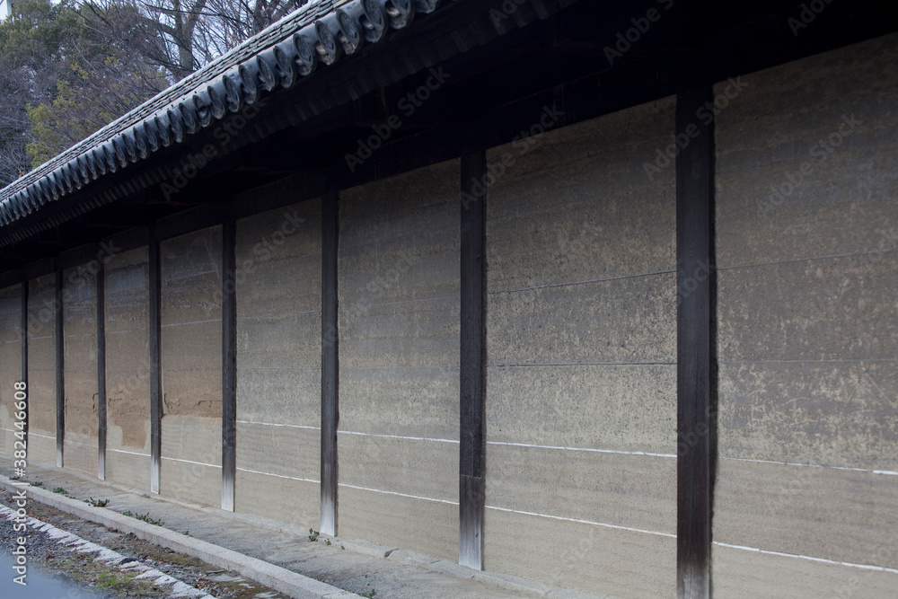 Obraz premium 三十三間堂の土塀