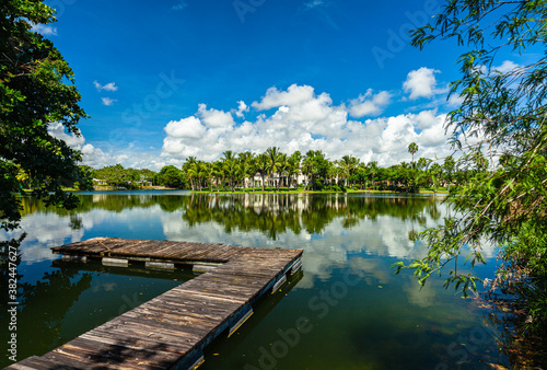 Lakefront community with luxury estate homes in Miami photo