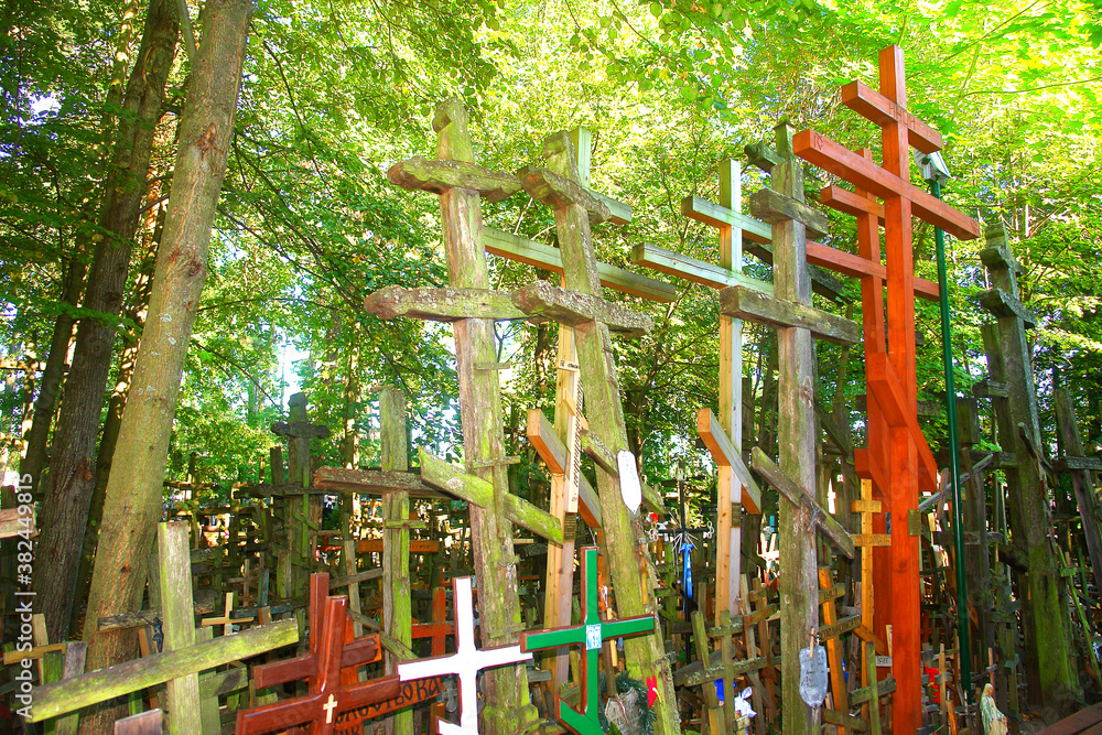 Fototapeta premium Krzyże wotywne na świętej górze Grabarka, Polska