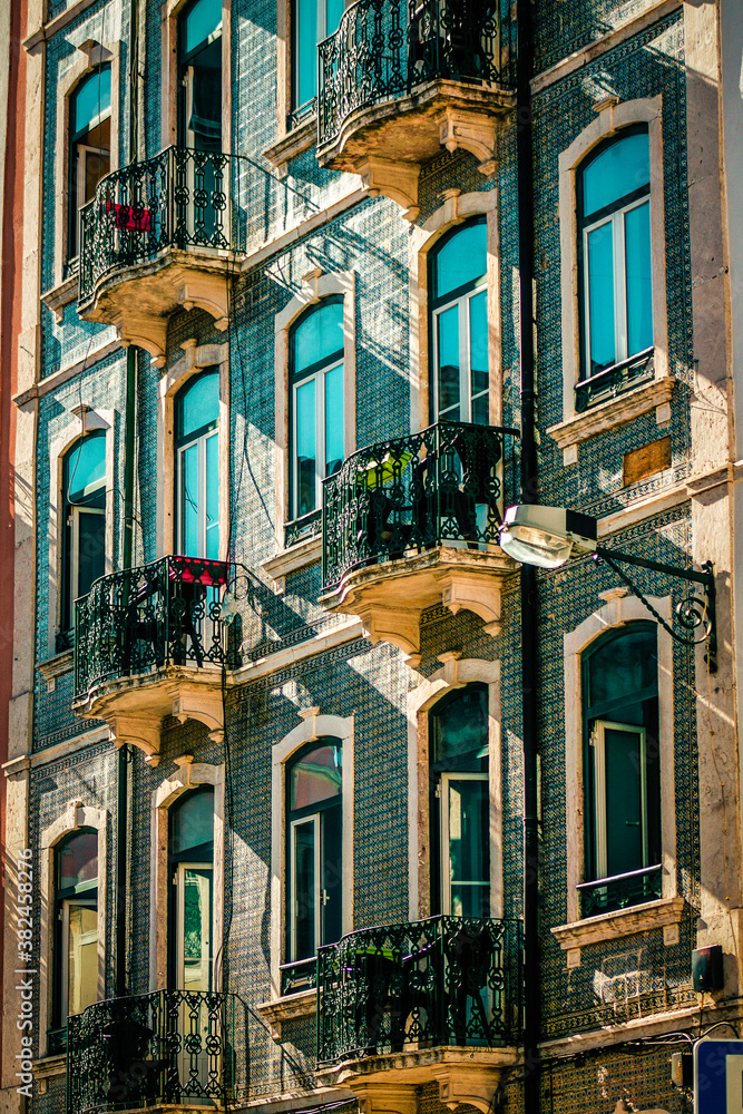 Obraz premium View of the facade of a building in the downtown of Lisbon in Portugal