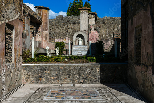 roman ruins ancient