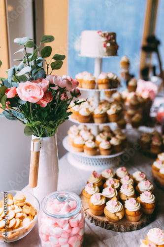 Wallpaper Mural elegant pink and white candy table Torontodigital.ca