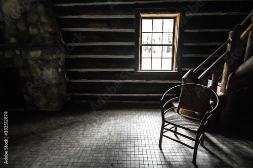 Fotomural Empty Room With Single Chair