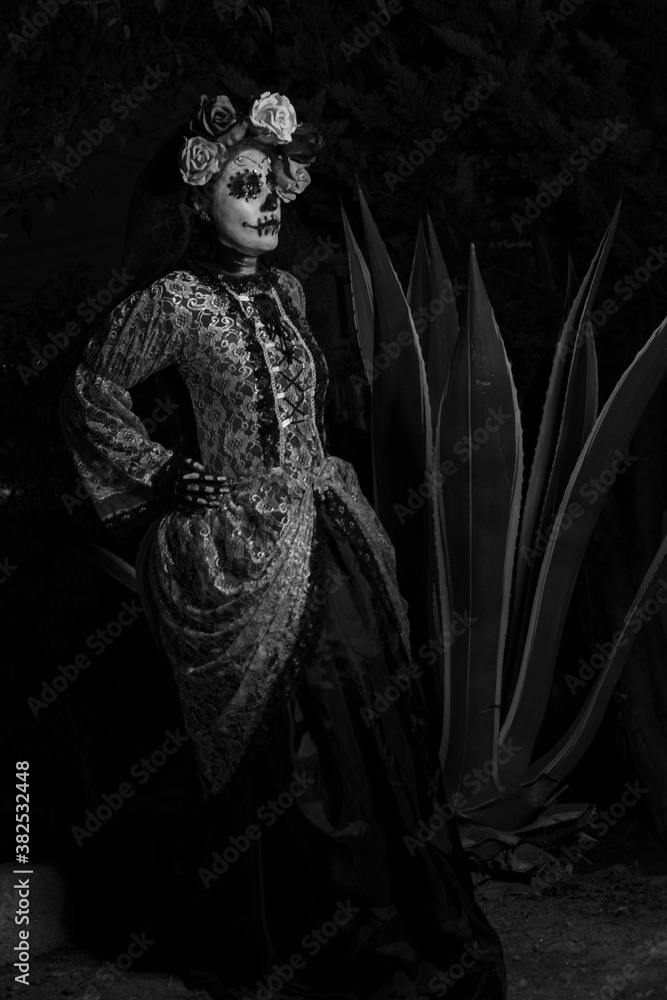 La calavera Catrina, mujer disfrazada por ida de muertos en mexico La calavera Catrina, mujer disfrazada por ida de muertos en mexico