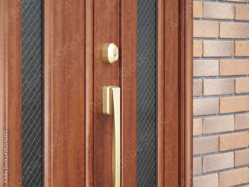 住宅の玄関ドア