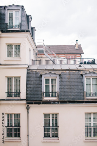 Parisian building photo