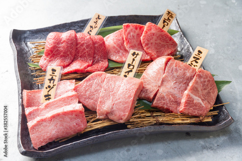 焼肉盛り合わせ（やや引き）