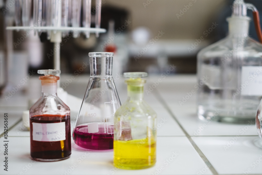Colourful Substances in the Lab Colourful Substances in the Lab