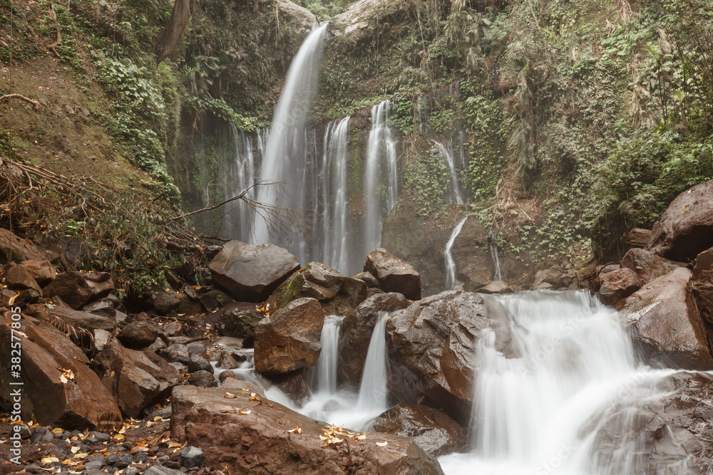 Obraz premium Air Terjun Tiu Kelep waterfall near Rinjani, Senaru, Lombok, Indonesia, Southeast Asia