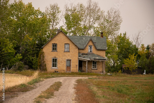 Abandoned homestead from the early 1900s on the Canadian Prairies © royalkangas