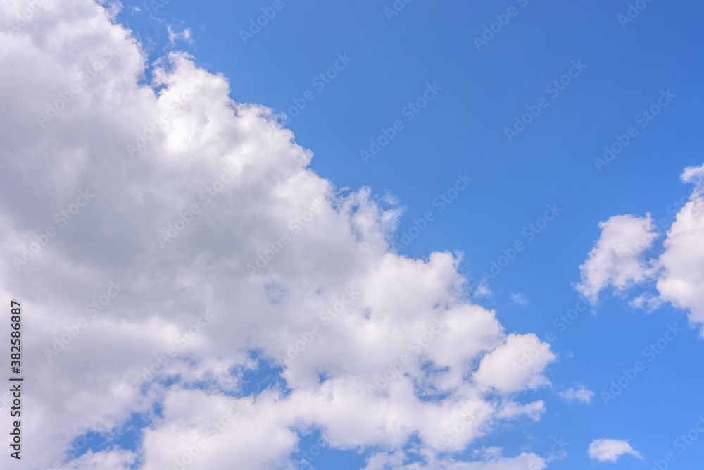 Obraz premium blue sky with white clouds
