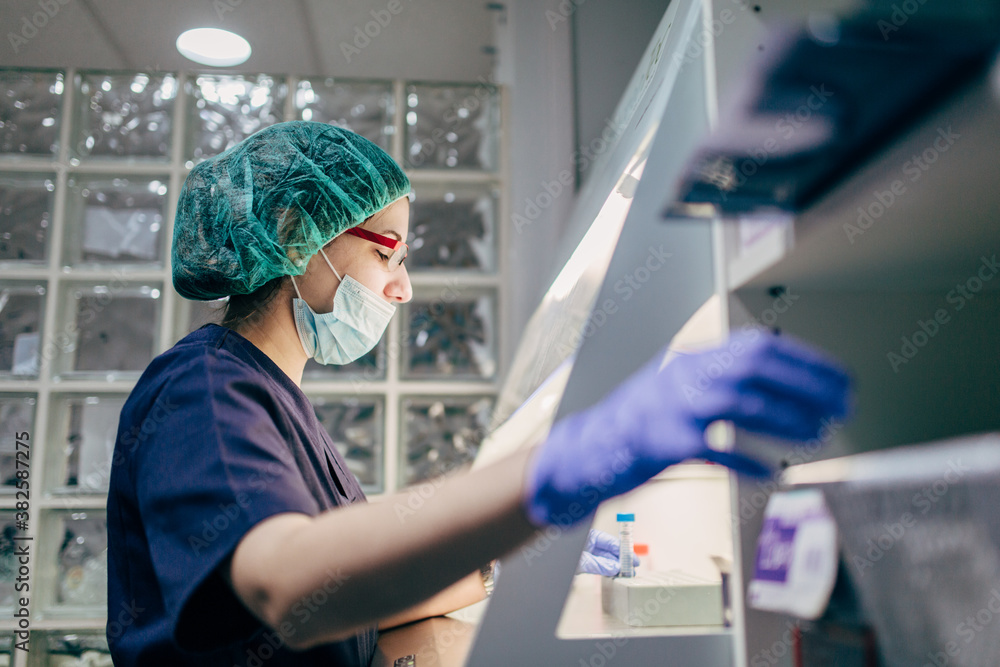 Working in a Professional Laboratory Working in a Professional Laboratory