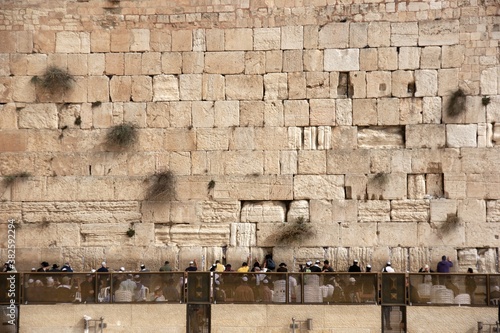Tableau sur toile Praying near western wall