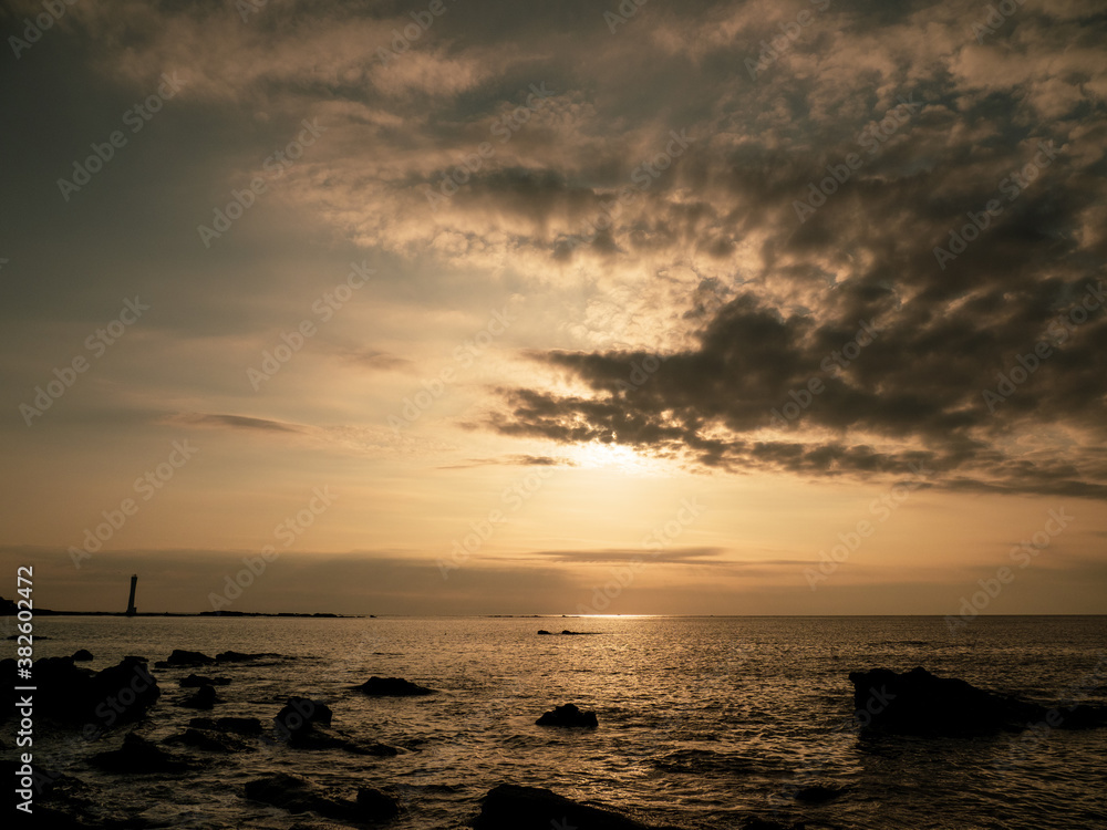 三浦半島　荒井浜の秋の夕景　10月