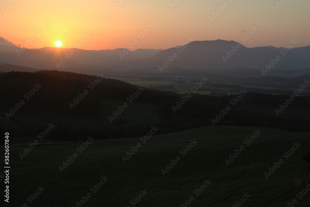 Obraz premium Sunset in the mountains (Teshikaga, Hokkaido, Japan)