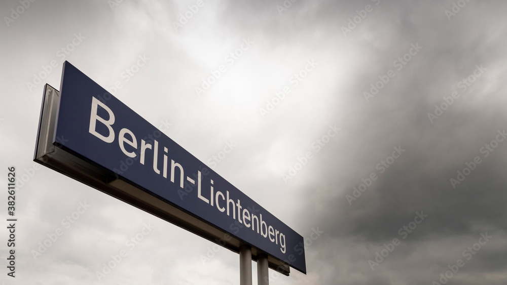 Obraz premium Schild mit der Aufschrift Berlin Lichtenberg