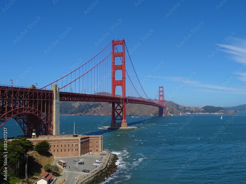 Fototapeta premium View of Golden Gate brigde in San Francisco, California, USA