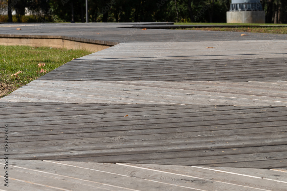Obraz premium Pedestrian path made with wooden planks on the floor