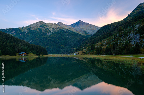 Lake reflexion long exposure in the mountains - French Alps, Tuéda