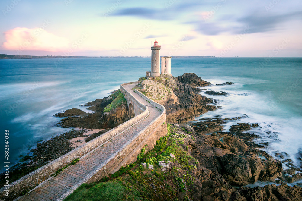 Poster Le Phare Du Petit Minou Dans Le Finist re Rade De Brest En 
