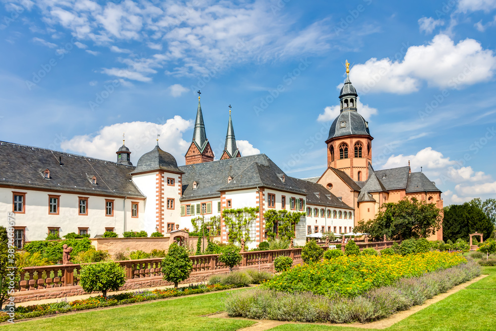 Kloster Seligenstadt im Kreis Offenbach in Hessen - obrazy, fototapety, plakaty 