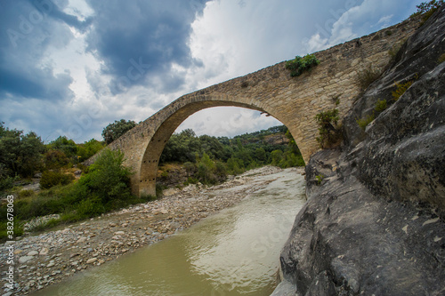 Puente sobre río en Aragón