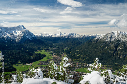 Obraz na płótnie Blick über Garmisch-Partenkirchen