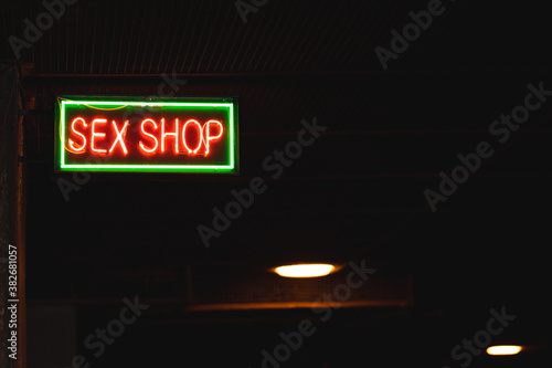 Foto Red and Green Sex Shop Sign. Close up of Sex Shop Sign at Night.